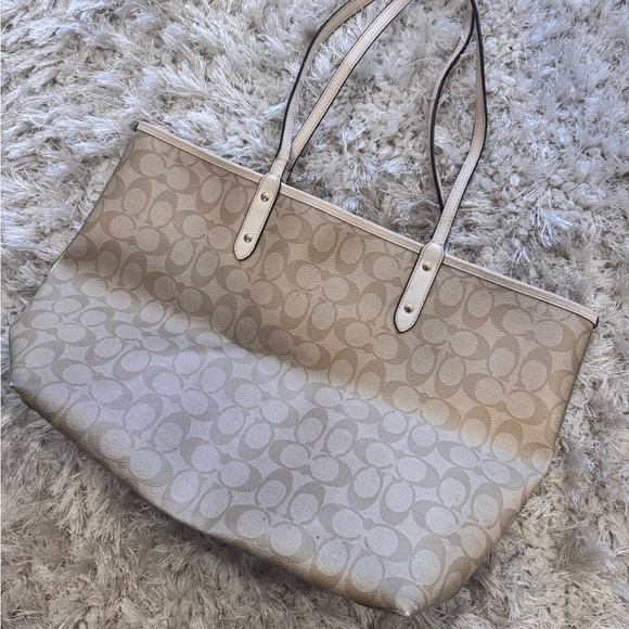 Coach tote - Picture 2 of 7